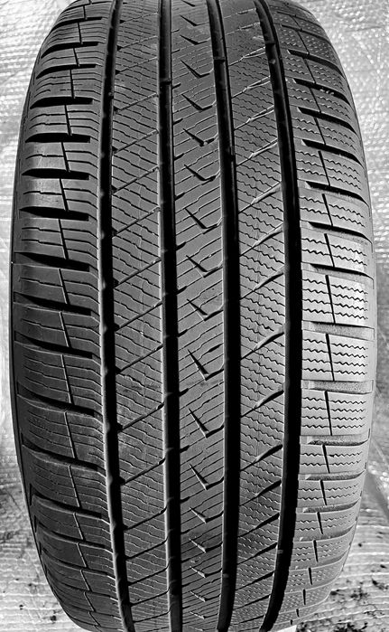 Шини Б/в 255.45.19 пара Vredestein