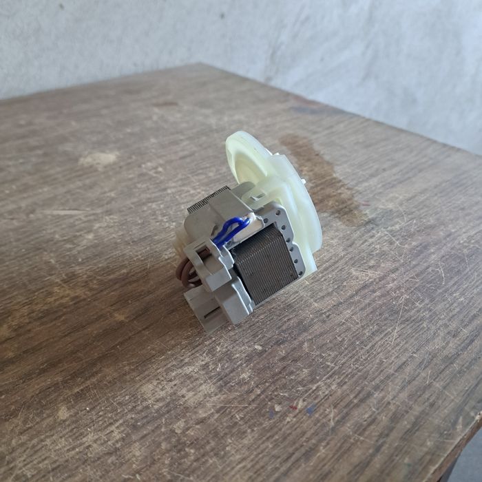 Orginalna pompa odprowadzająca wodę do zmywarki Beko