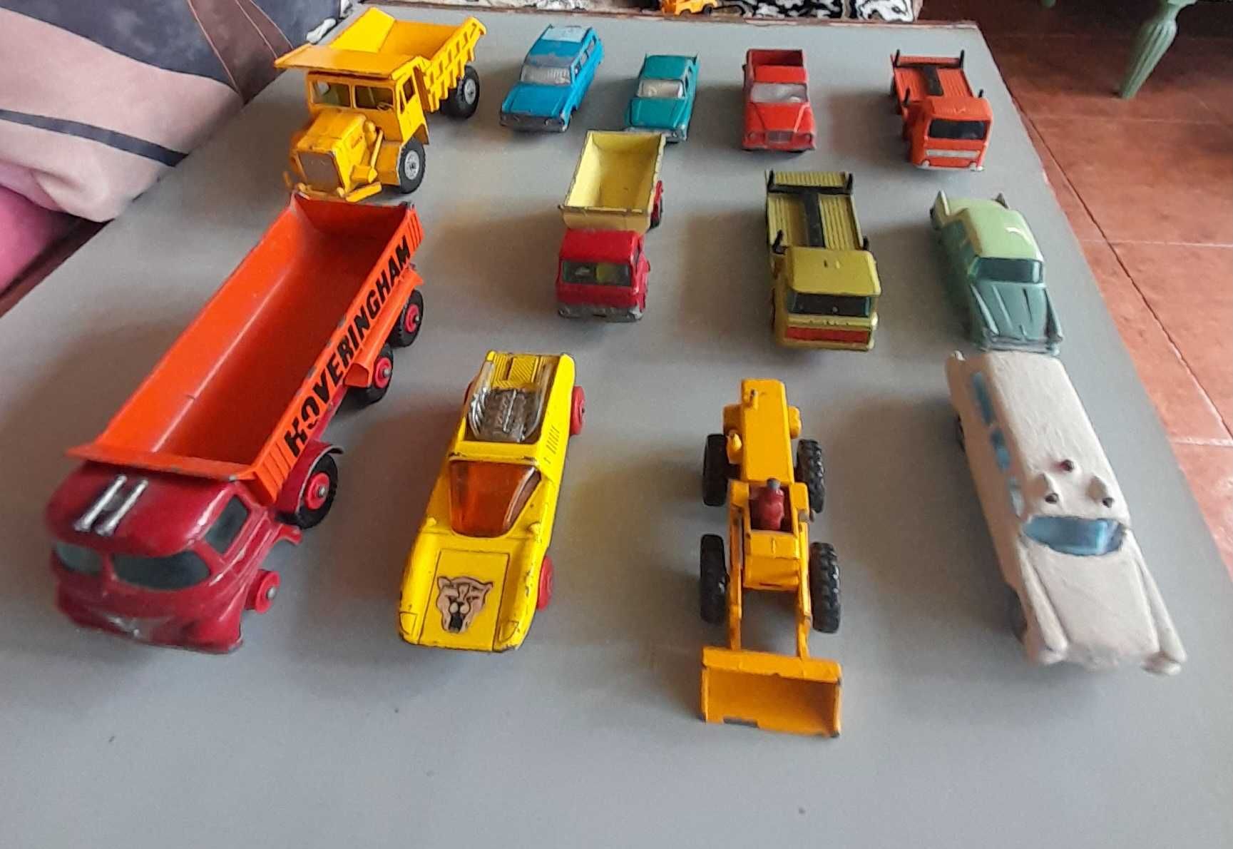 Miniaturas MATCHBOX e Corgi Toys