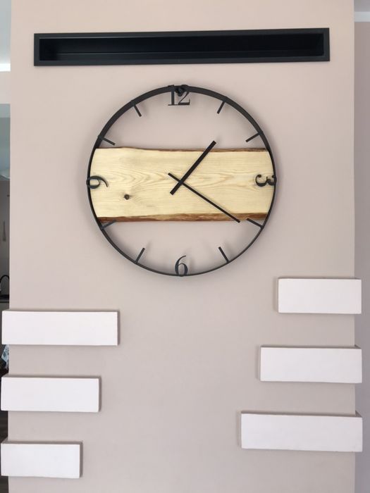 Zegar scienny ręcznie robiony drewno w metalowej obręczy 50 cm