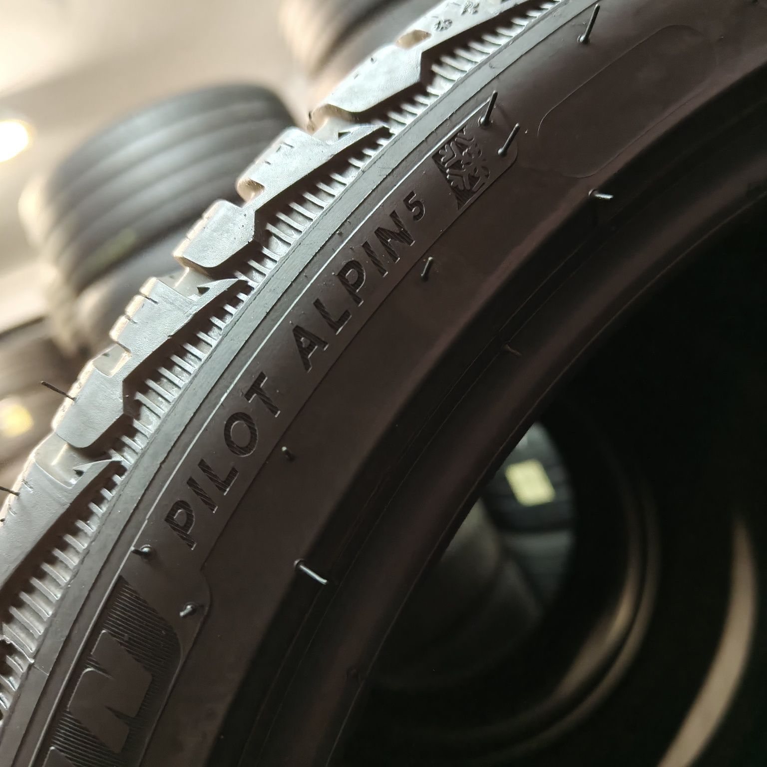 255/35/19 XL Sprzedam komplet opon zimowych Michelin