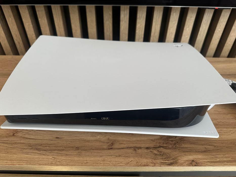 Sony PS5 825GB z napedem + gry