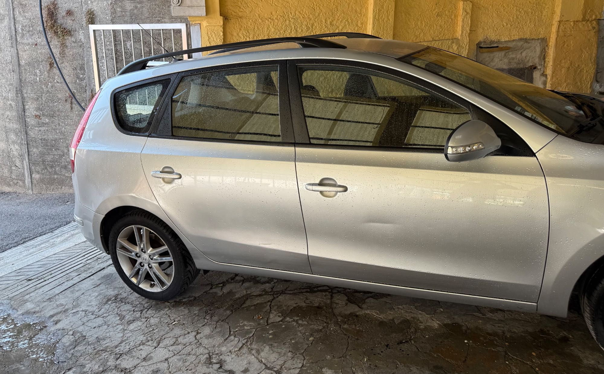Hyundai i30 cinzento