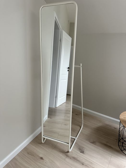 Sprzedam łóżko, biurko, toaletke i lustro