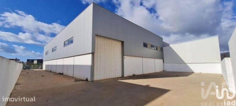 Armazém em Estômbar e Parchal de 1050,00 m2
