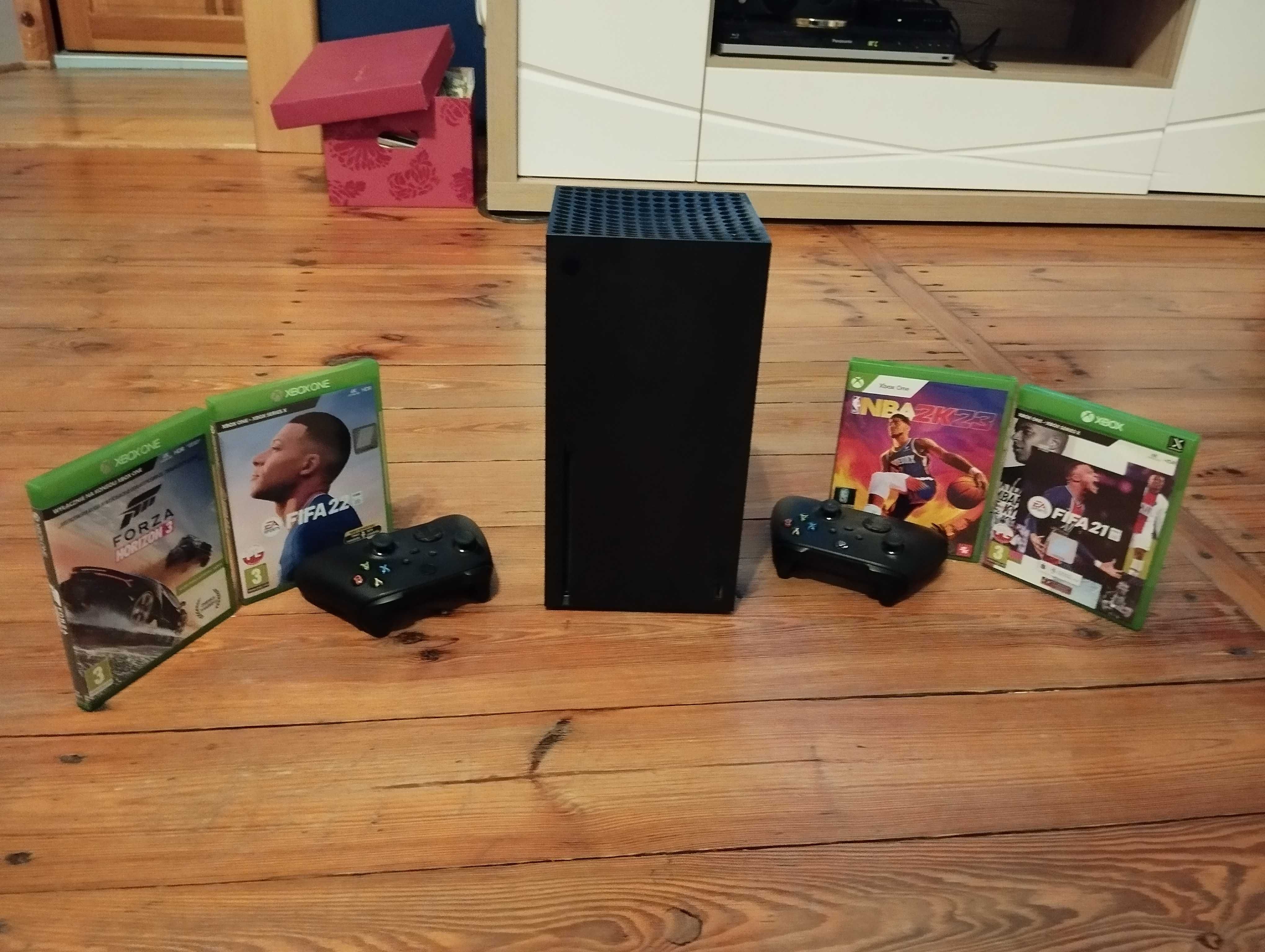 konsola xbox series x 1tb dwa pady i 4 gry zejde troche z ceny