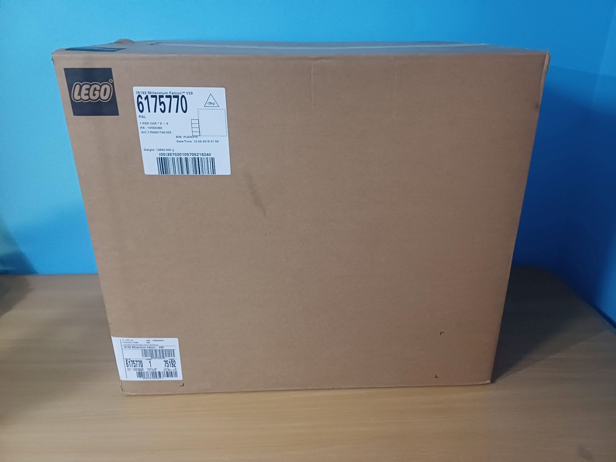 Lego 75192 Star Wars original
Star wars Millenium Falcon UCS
Caixa leg