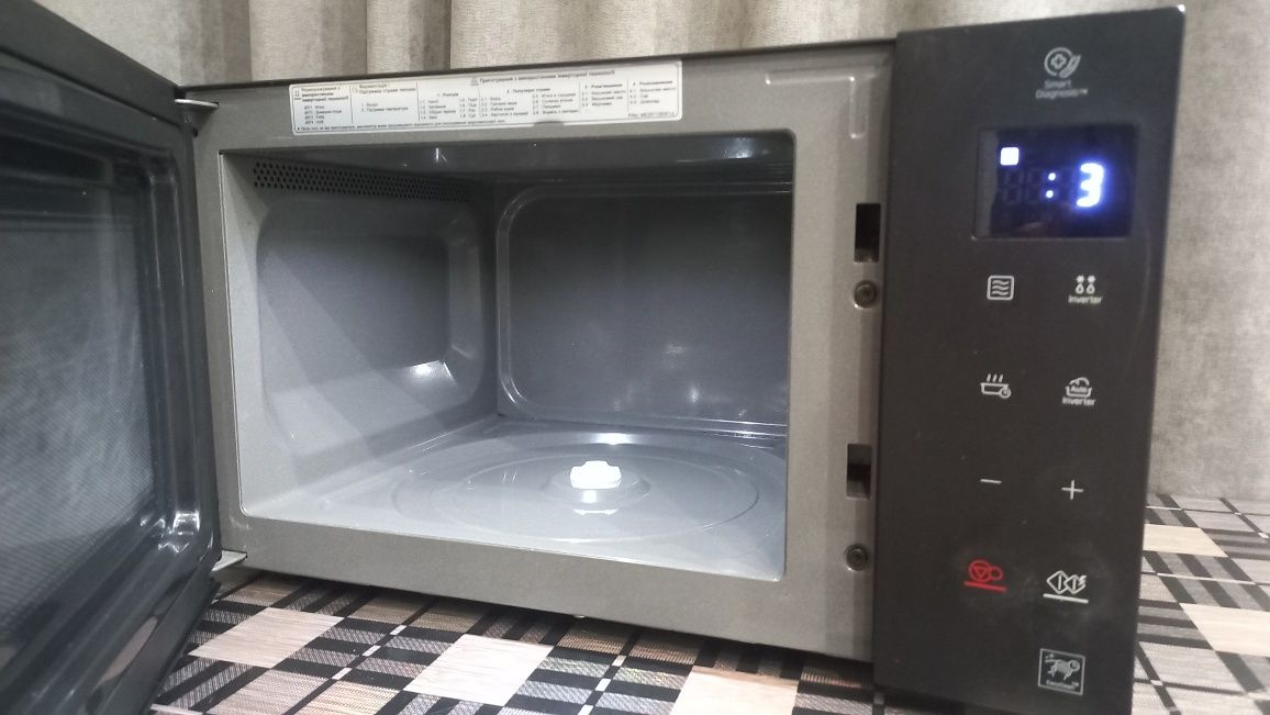 Микроволновая печь LG MS2336GIB