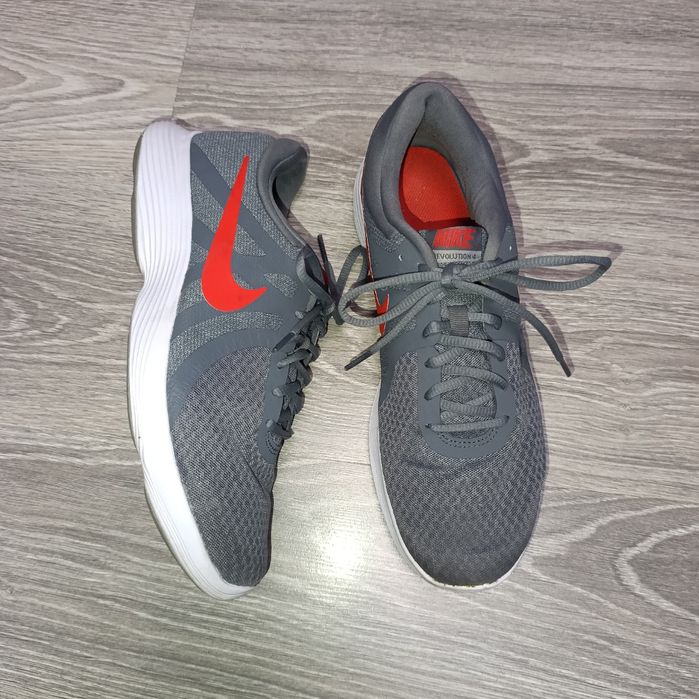 Кросівки Nike Revolution 4 Gray
Розмір 44 (29см по устільці)
