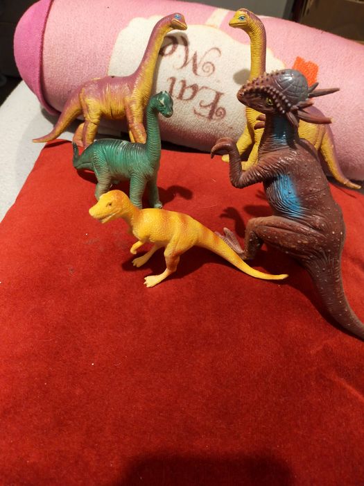 Figurki kolekcjonerskie dinozaury