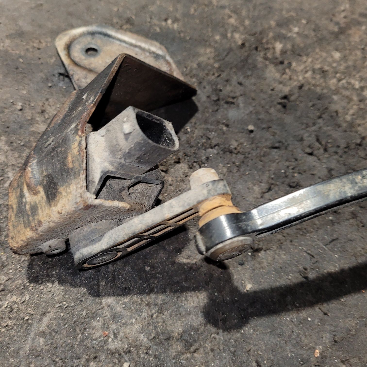 Czujnik poziomowania świateł xenon przód HELLA audi a4 b6 2003r