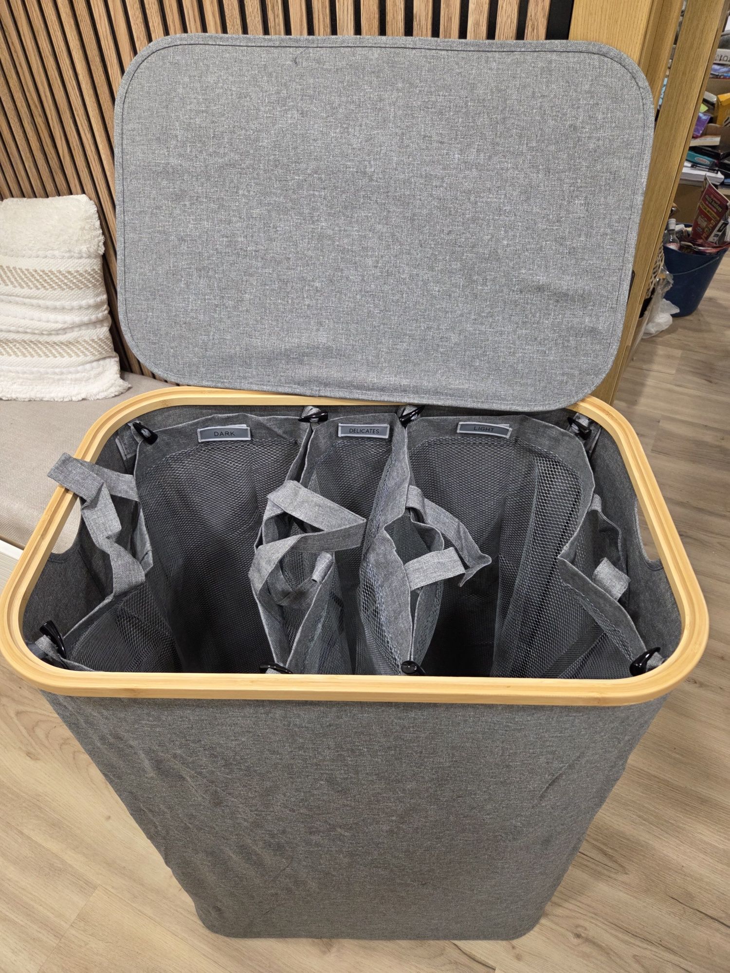 Cesto roupa suja com 3 divisões 160 l