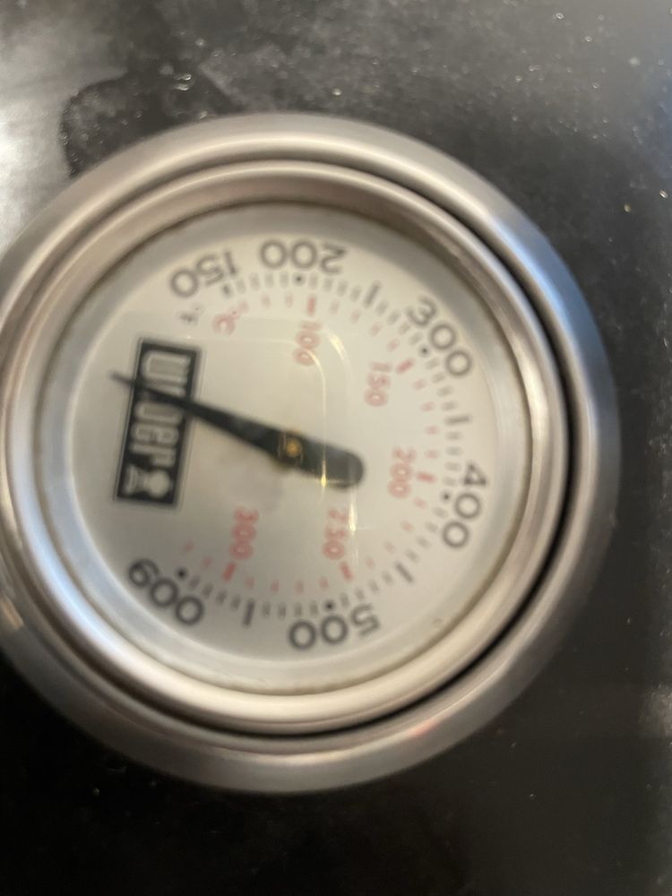 Weber Grill maly przenosny zgrabny emaliowany  Weber 47 cm