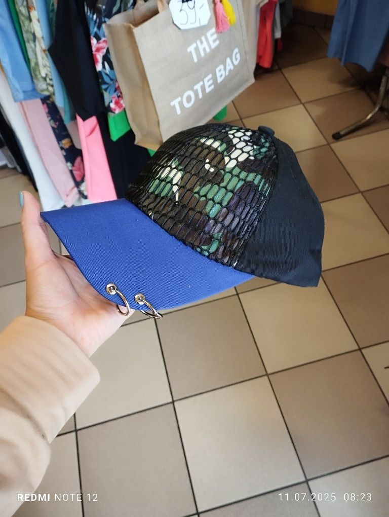 Czapka damska z daszkiem
