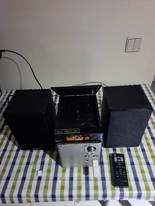 Micro sistema hifi da lg com rádio, cd, leitor de pen,