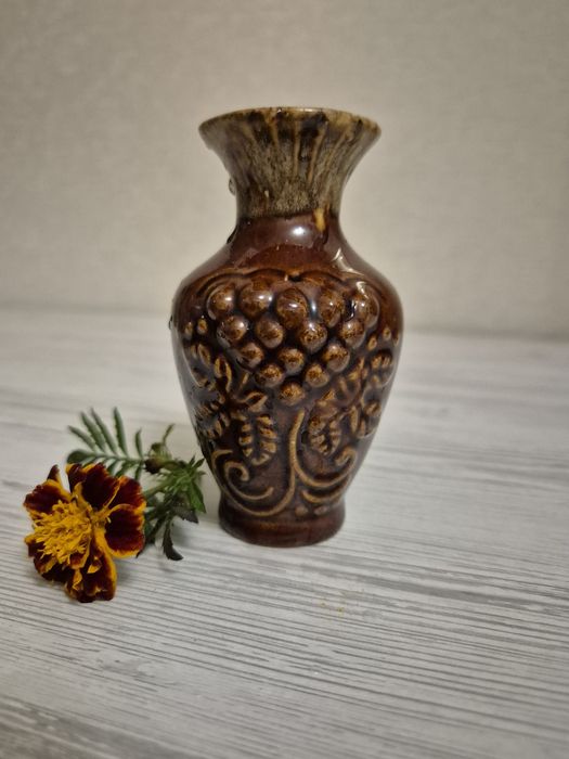 Майоліка, ваза мініатюрна