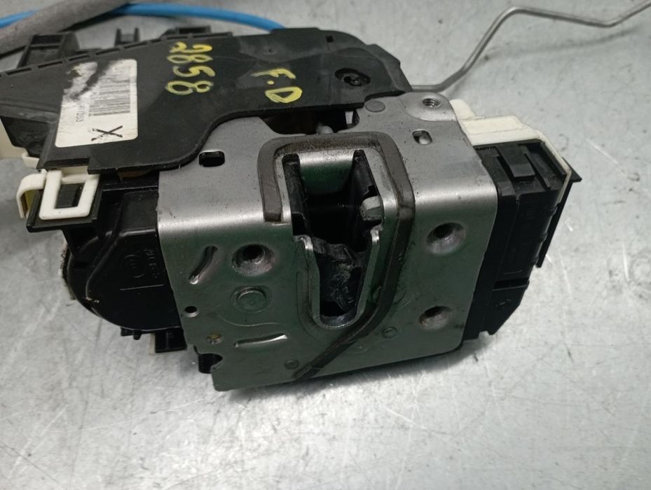 Fechadura / fecho porta frente direito MERCEDES-BENZ GLA (X156)