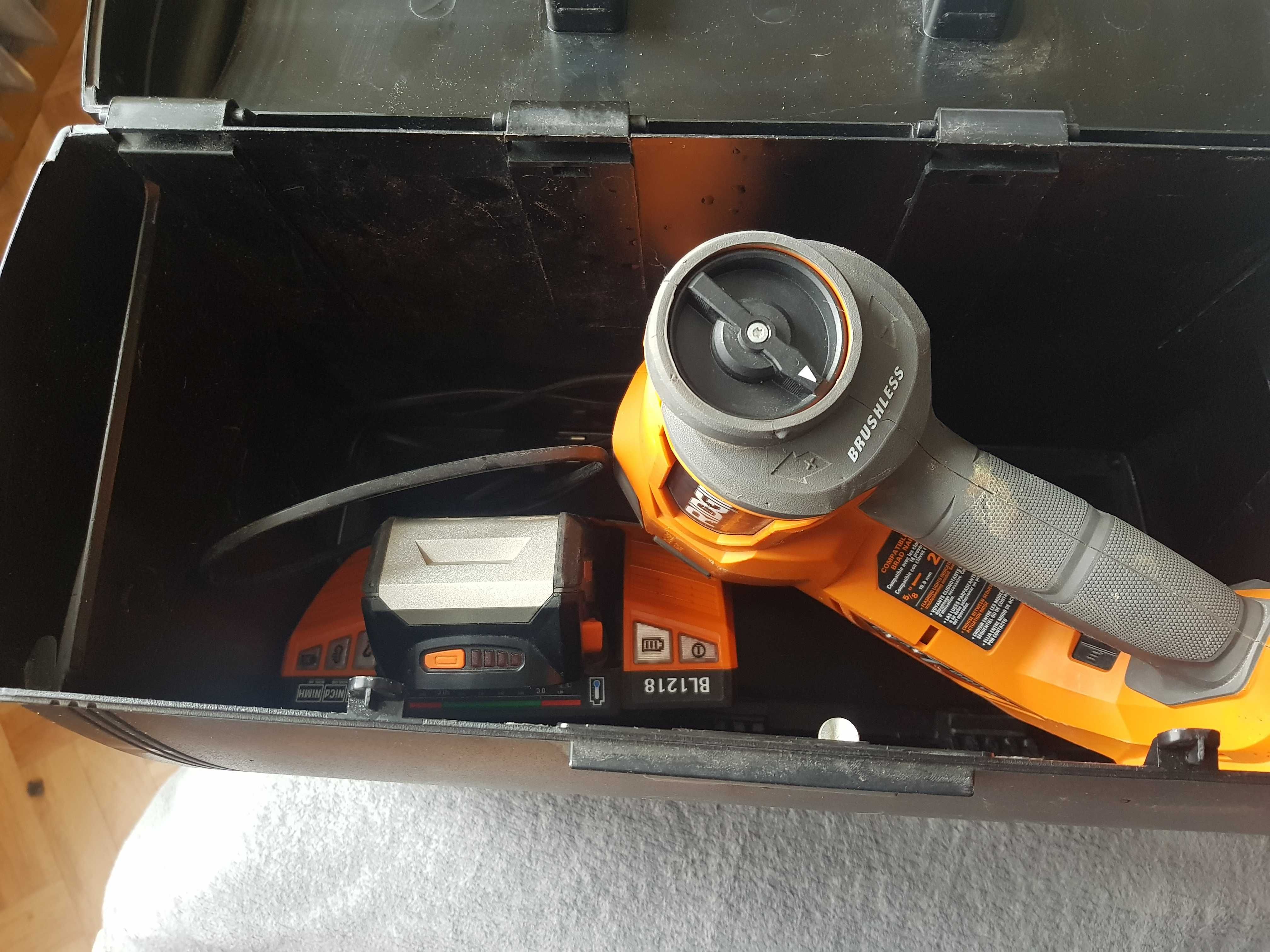 gwozdziarka Ridgid aeg 18v nie zostawia sladow wbijania new tech