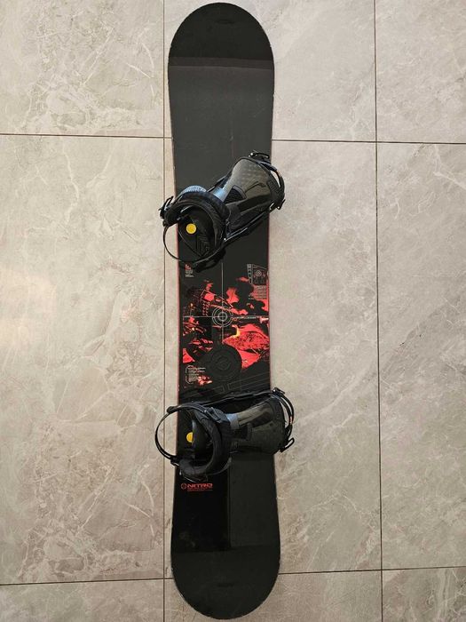 Deska snowboardowa NITRO Team 163 (bez wiązań)