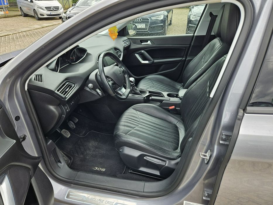 Peugeot 308 SW 1.2 benzyna 110KM skóry panorama nawigacja