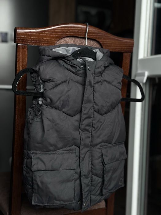 Желетка на хлопчика графітового кольору