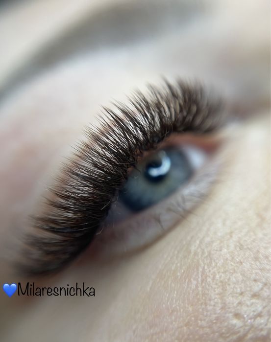 Наращивание ресниц Окрашивание бровей