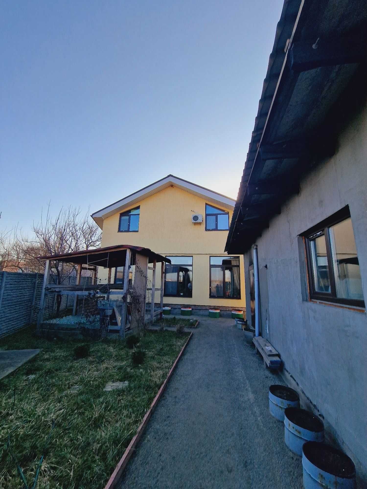 Продам два дома на одном участке Березановка