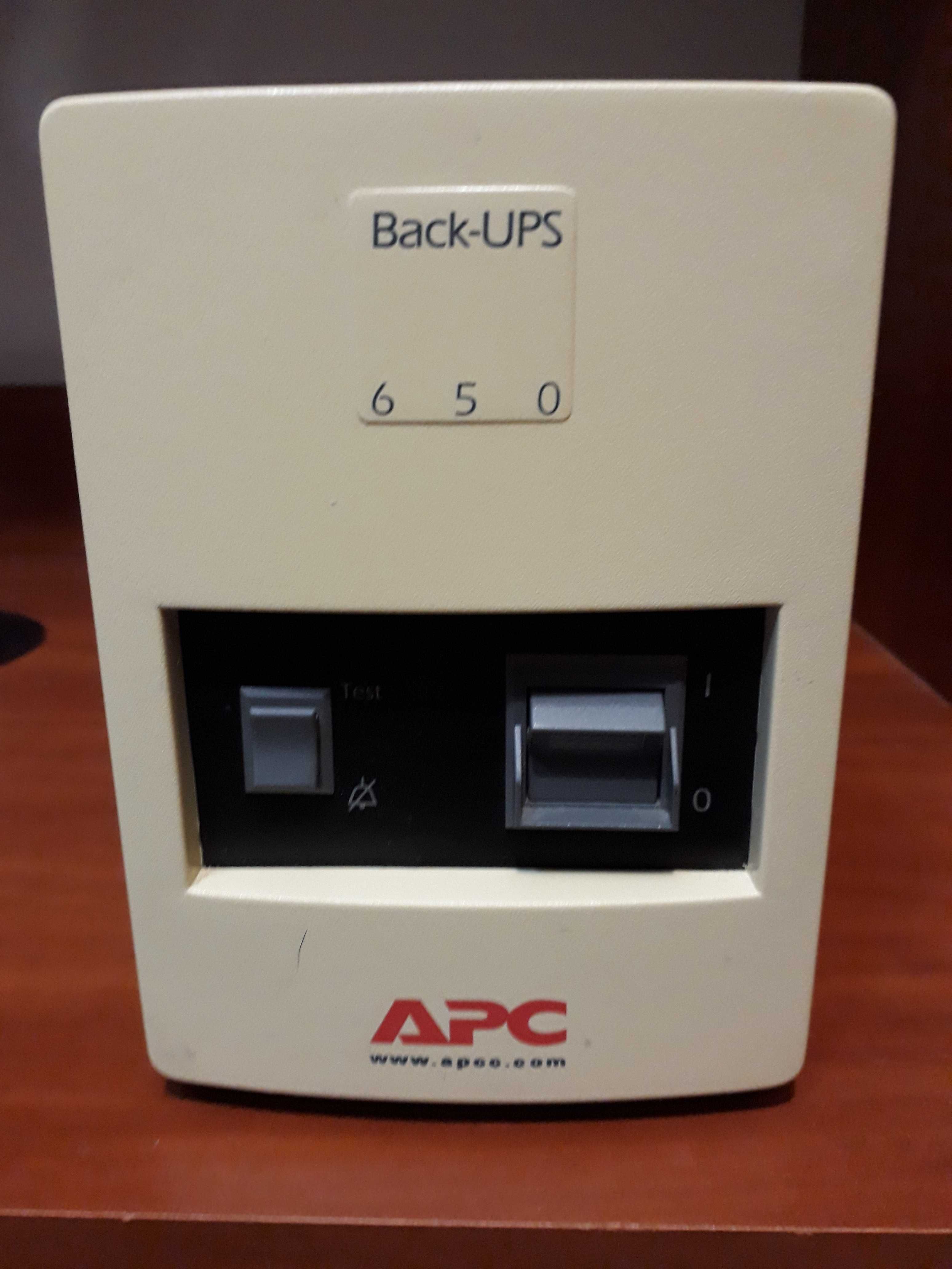 Источник бесперебойного питания APC BACK-UPS 650 (BK650MI)