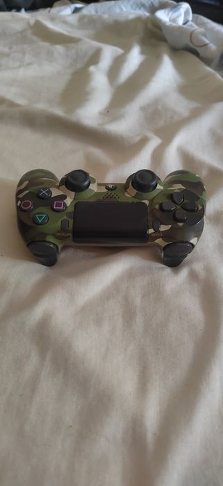 Vendo PlayStation 4 PRO + comando