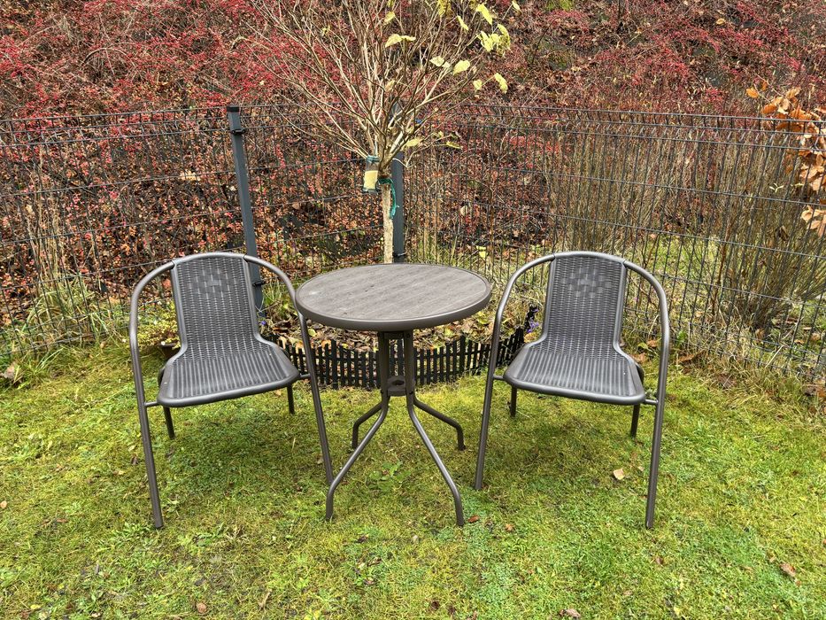 Zestaw ogrodowy: stolik + 2 krzesła