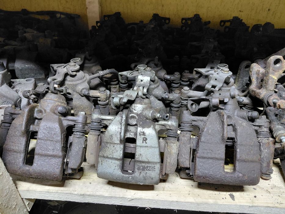 Супорт задній  Volkswagen T5