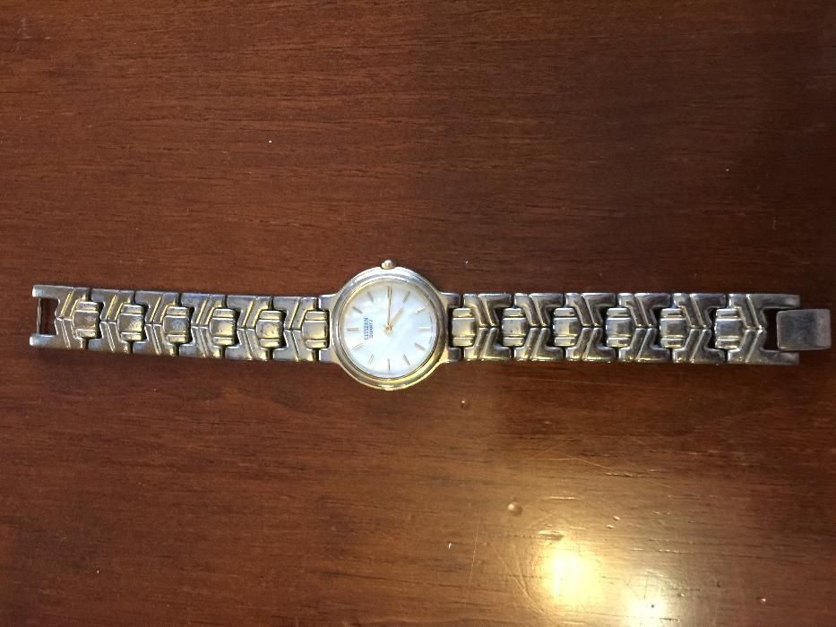 Vendo vários relógios