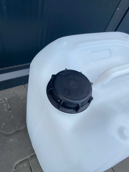 Kanister, kanistry, bańka plastikowa z korkiem 25L-20L raz zalane