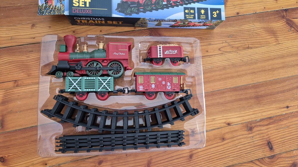 Kolejka elektryczna pociąg świąteczny z oświetleniem i dzwiękiem