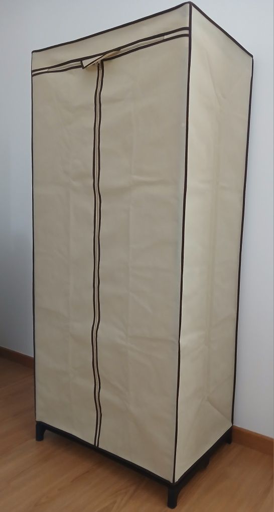 Roupeiro desmontável - 1,60m altura*72cm largura*48cm profundidade