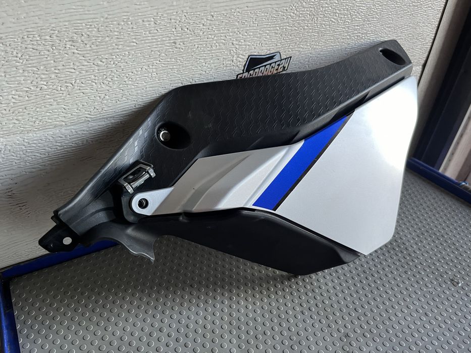 Lewy boczek owiewka yamaha r1 rn32