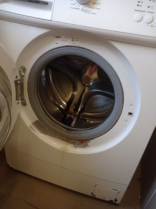 Продам пральну машинку Zanussi Lindo 100