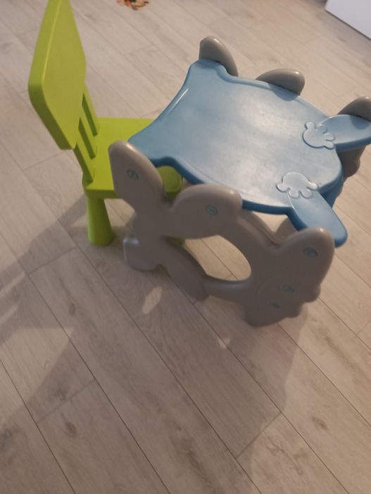 Krzesełko stolik biurko plastikowe zestaw przedszkolak Ikea