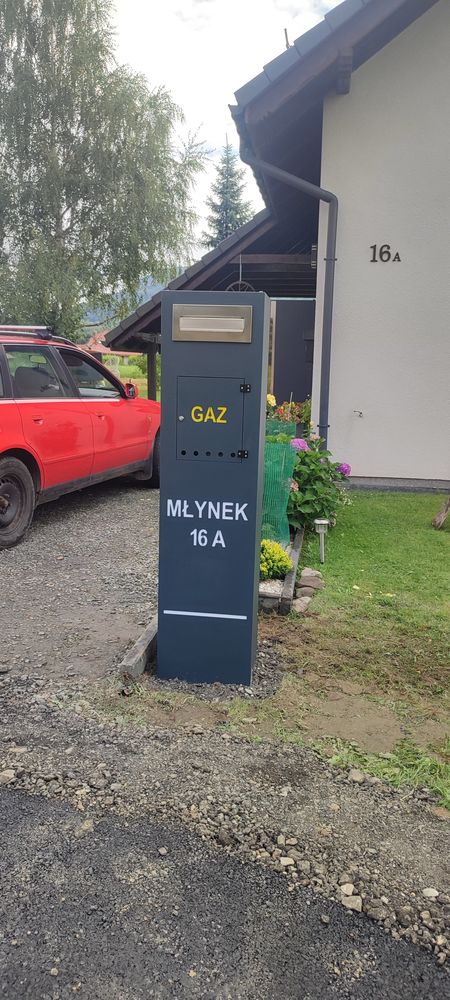 Słupek multimedialny multibox