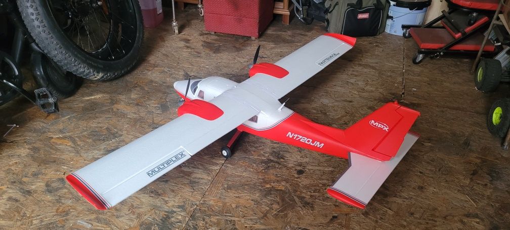 Samolot rc Partenavia P68 Multiplex