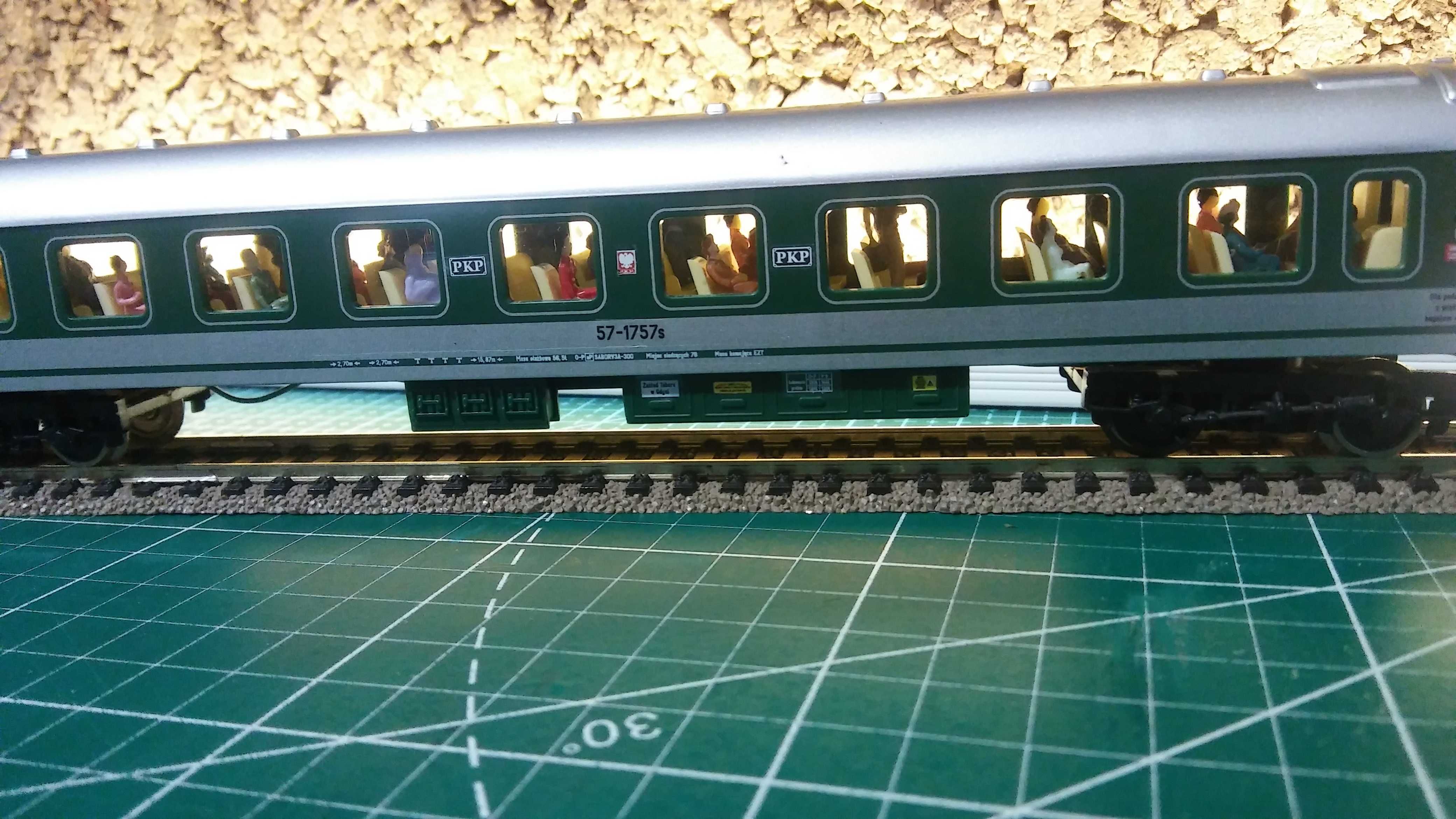 Wagon osobowy Wagony Eaglemoss H0 1:87 do złożenia+tor jak Roco i Piko