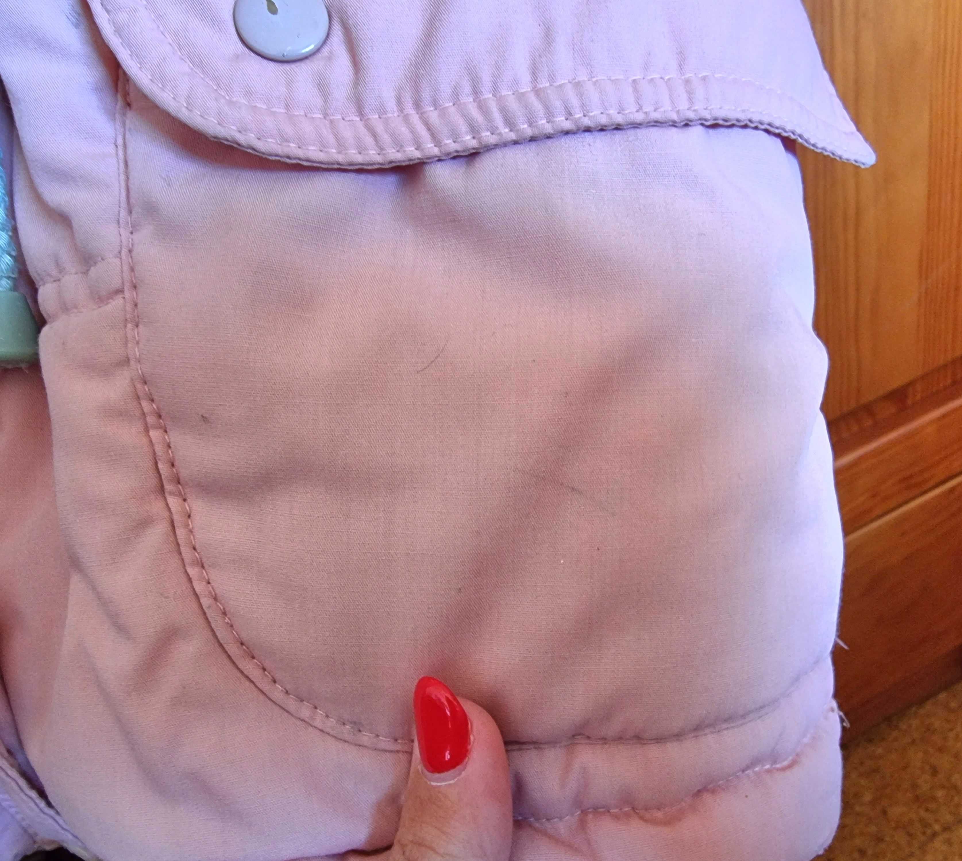 Blusão rosa claro com pêlo cinzento no capuz, 4 anos