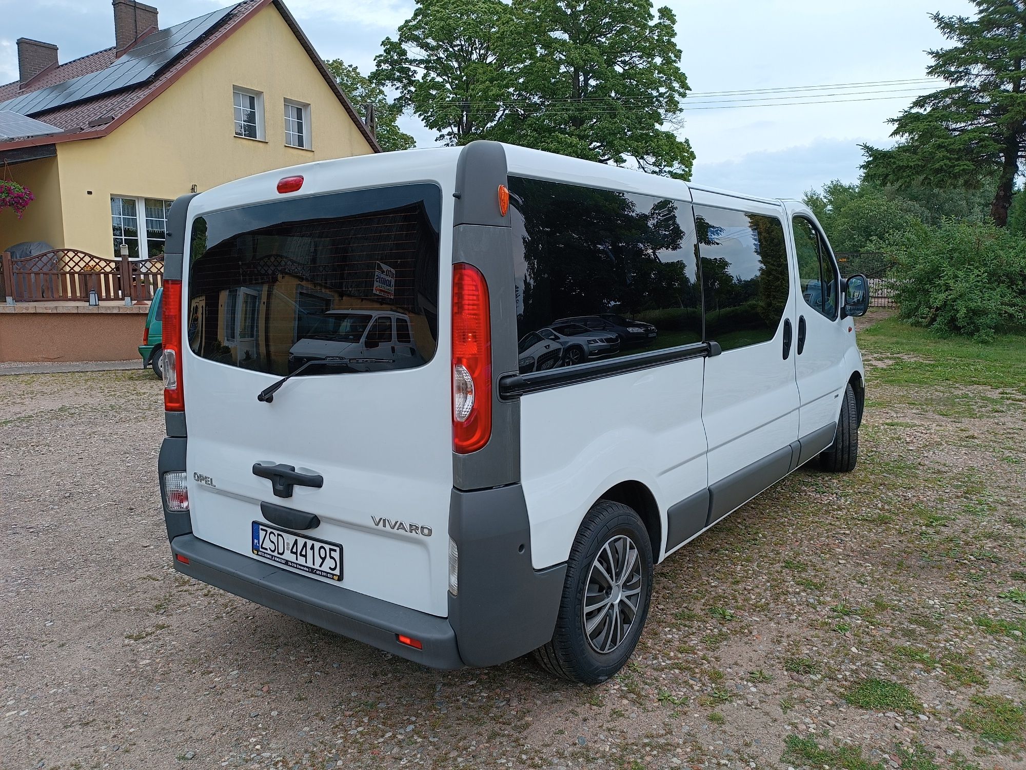 Bus  Opel Vivaro do wynajęcia 8+1 Zamiana