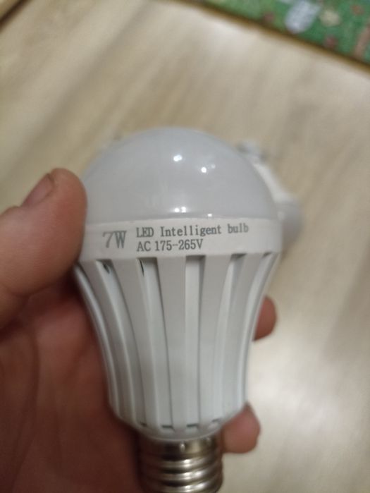 Лампочкатка на акумуляторі, кемпінг