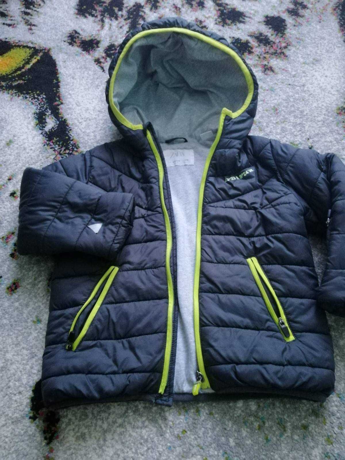 Курточка Zara
В розмірі 4-5,на рост 110