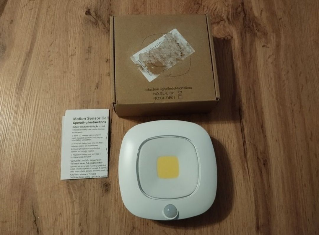 Lampa z czujnikiem ruchu