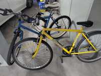 Duas bicicletas usadas