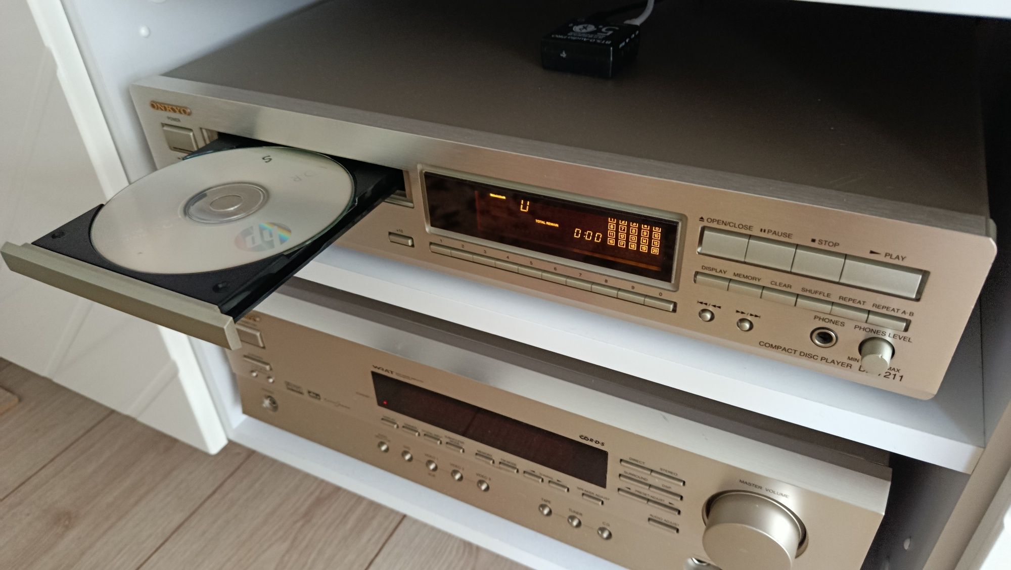 CD проигрыватель ONKYO DX-7211