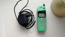 Kultowa stara Nokia 5110 z baterią wibracyjną