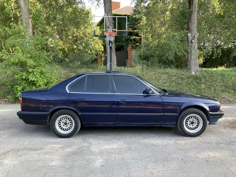 Продам BMW E34 525.